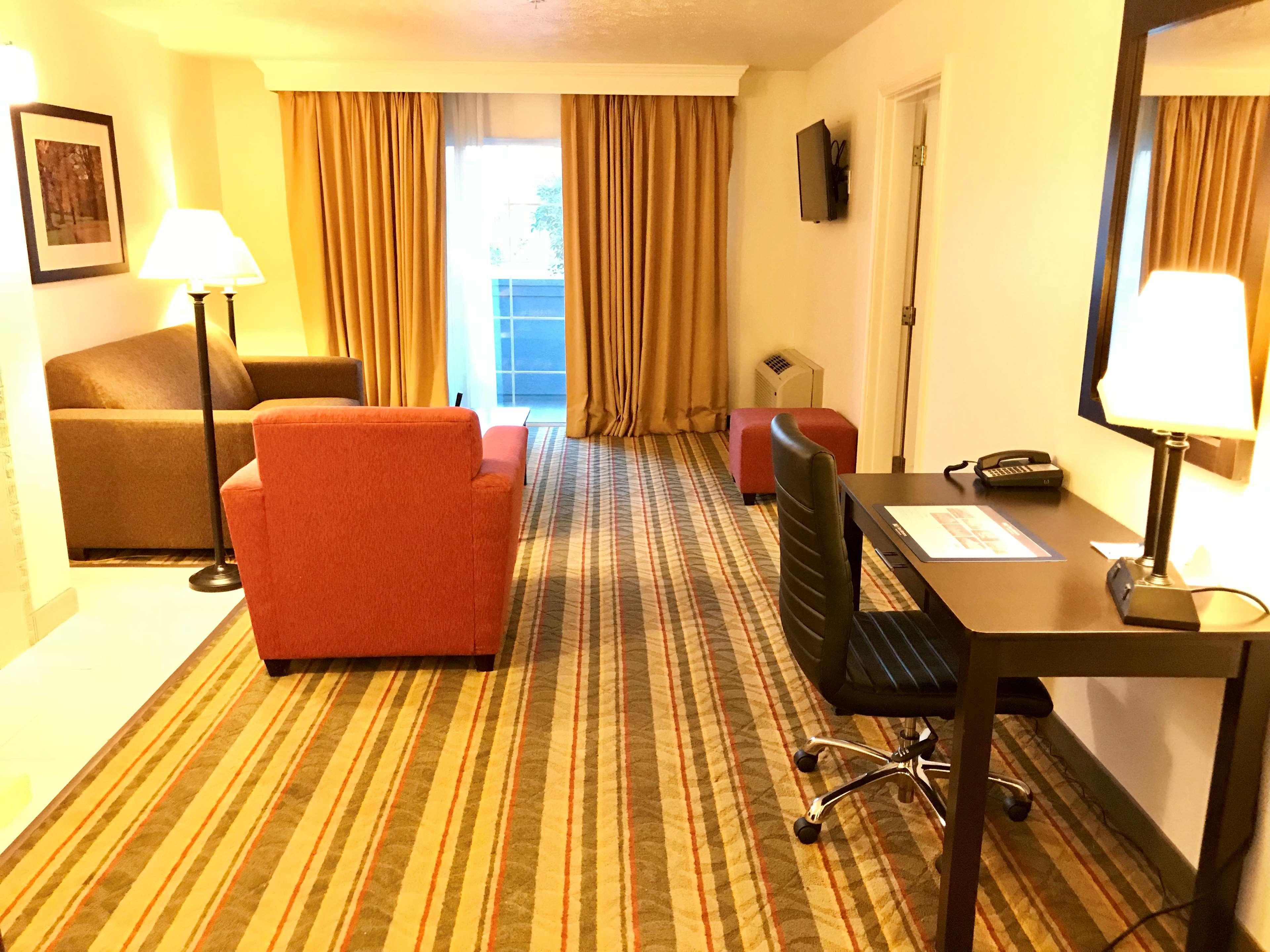 Best Western Plus Moose Jaw Extérieur photo