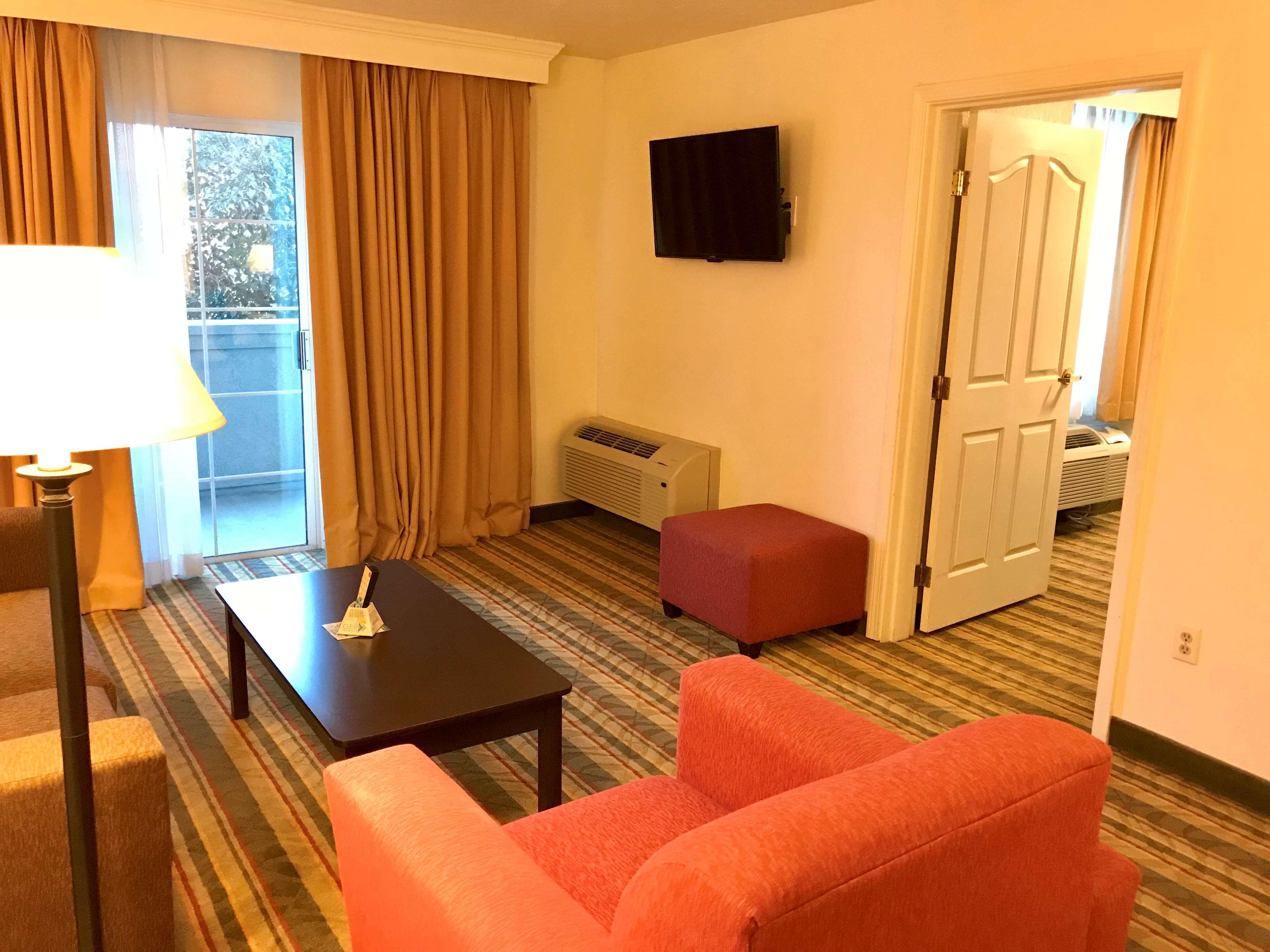 Best Western Plus Moose Jaw Extérieur photo